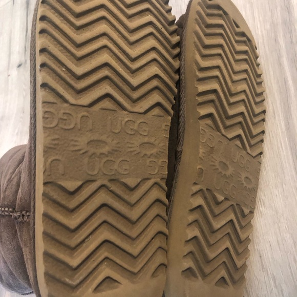 UGG chocolate Classic Short II Boot - Picture 5 of 6